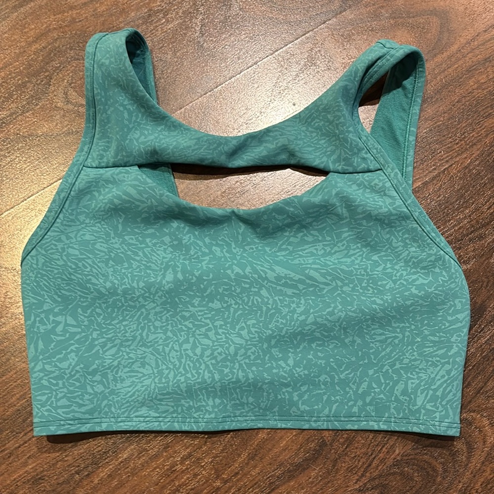 Lululemon sports bra